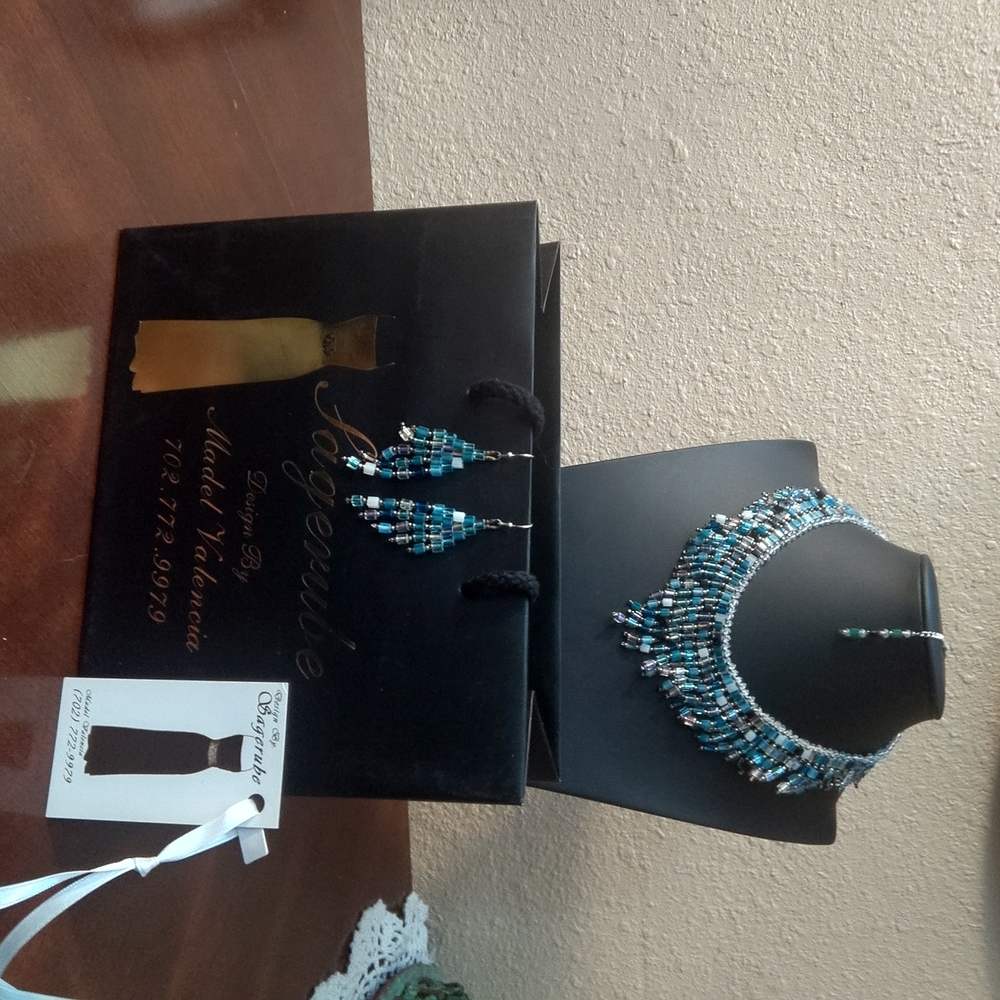 Neckless and earrings set